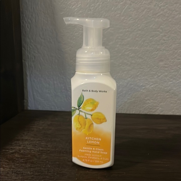 Bath & Body Works Kitchen Lemon Foaming Hand Soap - Picture 1 of 1